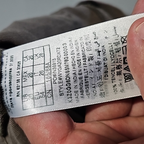 Guess tan 26x28 pants - Picture 6 of 7